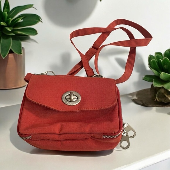 Baggallini crossbody Red with Orange interior - Picture 1 of 14